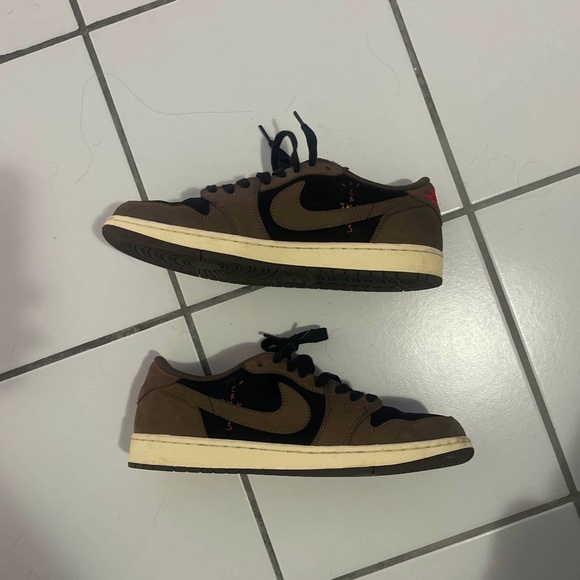 Travis Scott Jordan 1 Low Mocha - Picture 5 of 8